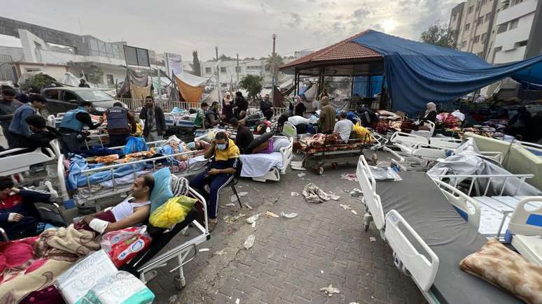 'Cirurgias quase na escuridão e ao som de bombas': o relato dramático da 1ª cirurgiã formada na Faixa de Gaza