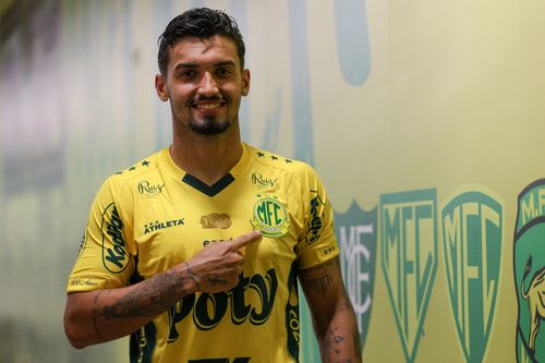 Imagem: Leonan Santos se apresenta e é o novo zagueiro do CSA