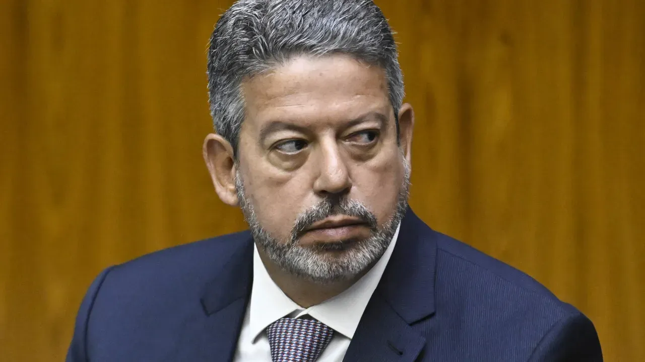 Resistência do PSD complica plano de Lira no governo Lula