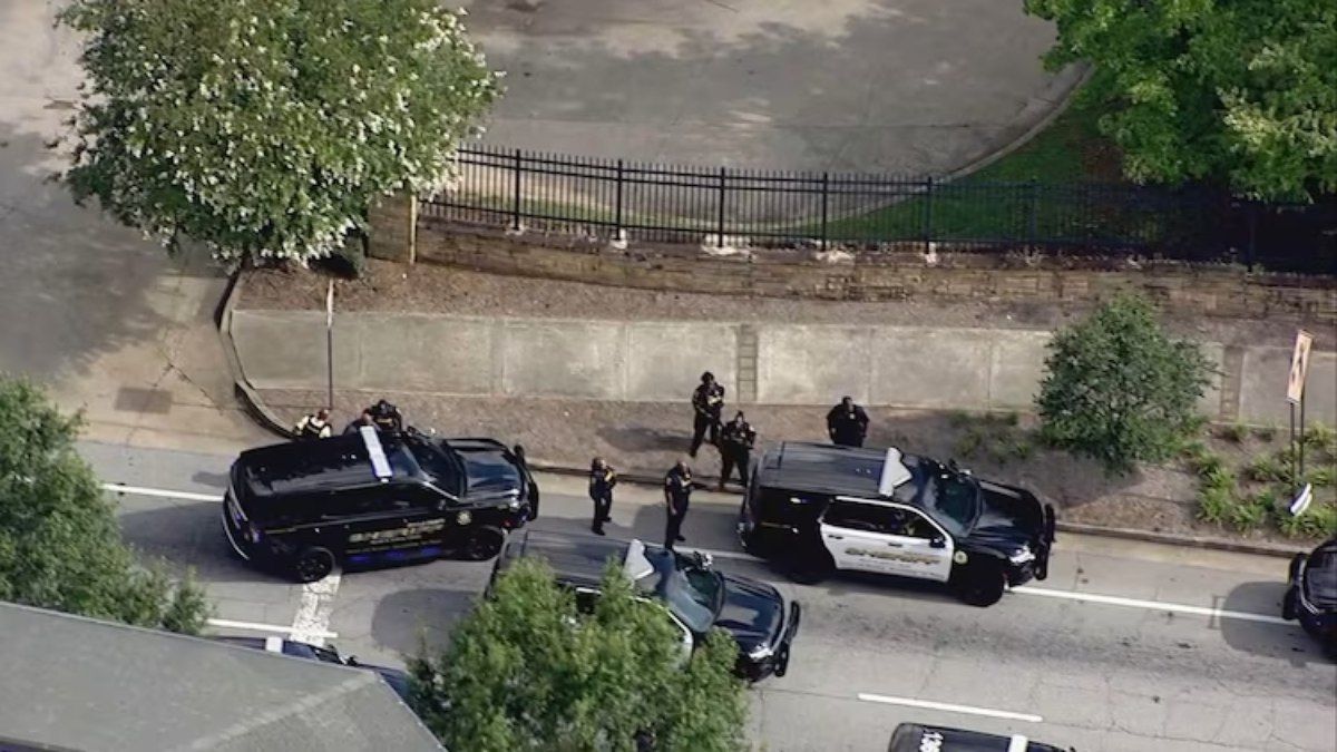Policial fica ferido após tiroteio em universidade de Atlanta