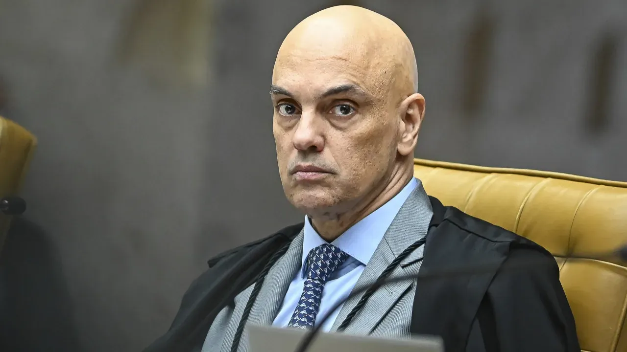 Moraes prorroga inquérito sobre Eduardo Bolsonaro nos EUA