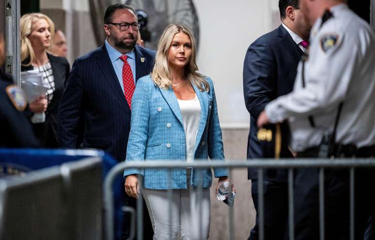 Trump nomeia secretária de imprensa de 27 anos como porta-voz da Casa Branca