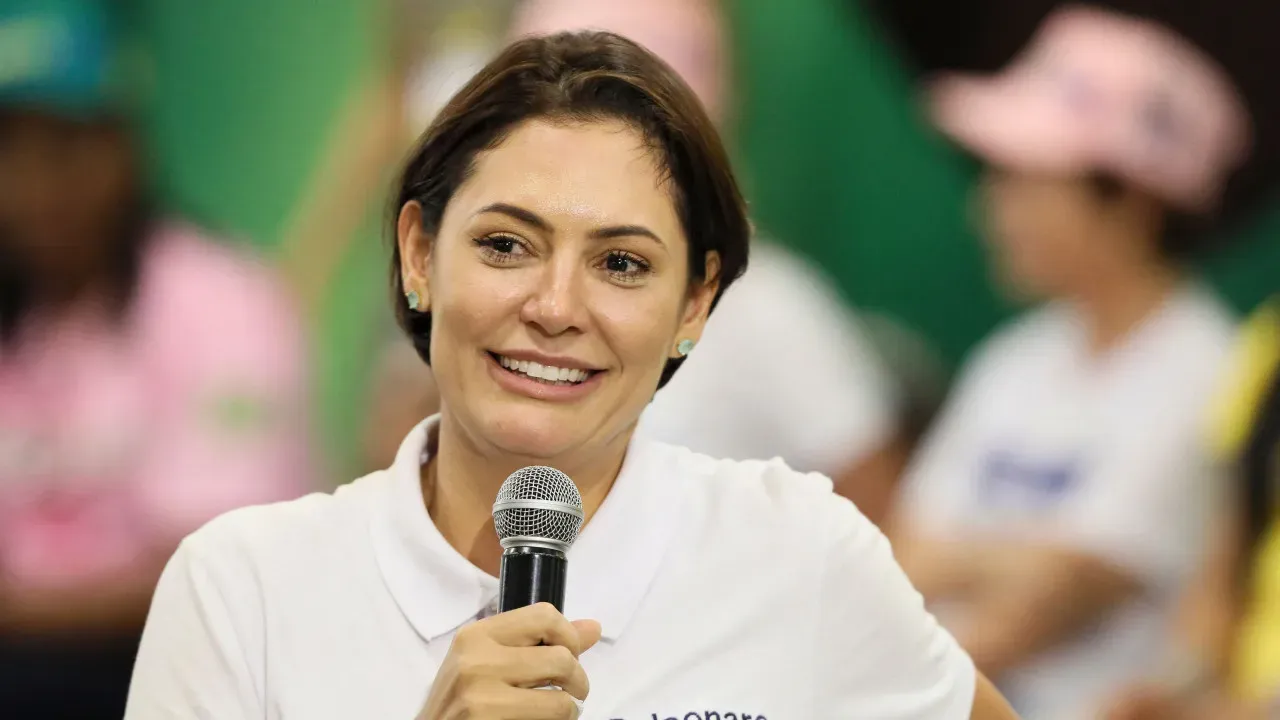 Michelle Bolsonaro ironiza delação de Cid e direitos humanos