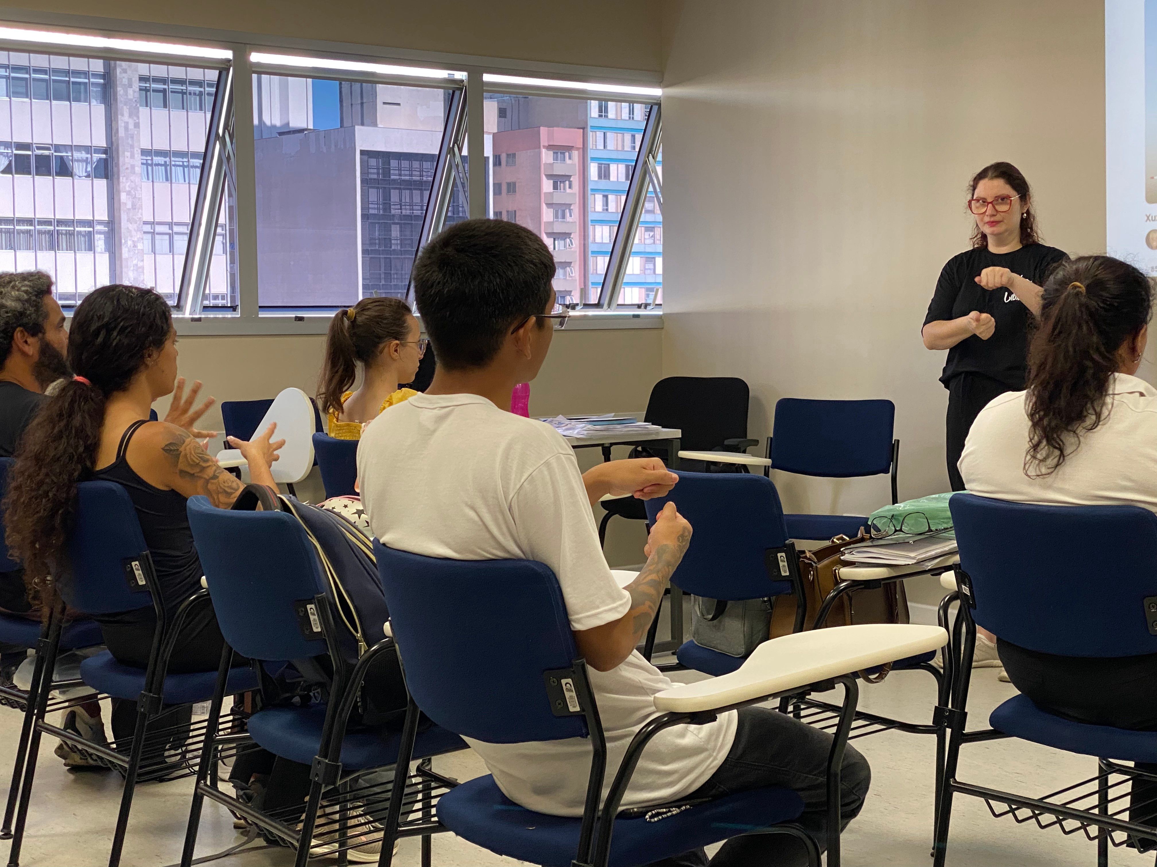 Curso Gratuito de Libras Oferece 300 Vagas em Maceió