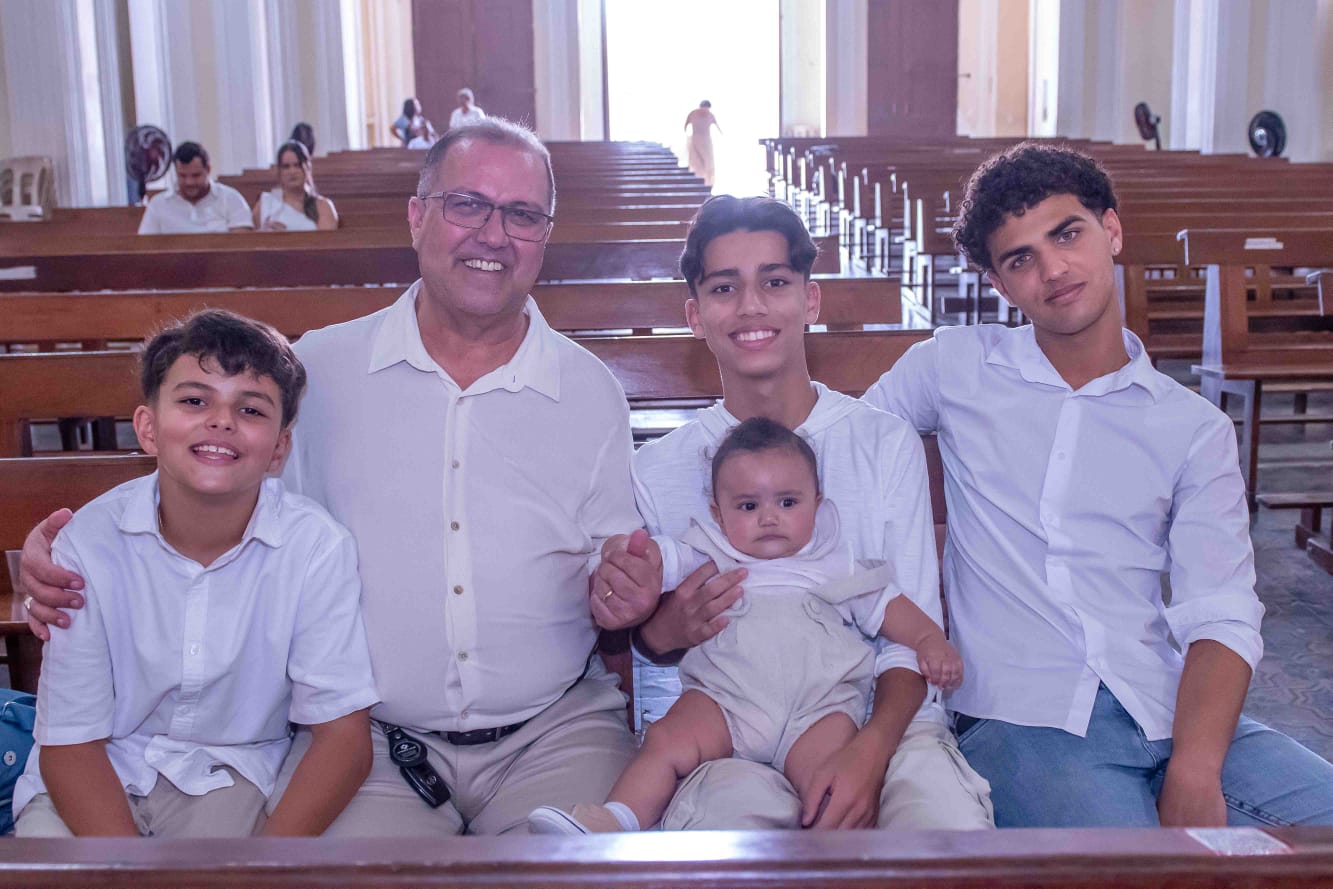 Raul e netos.jpeg
