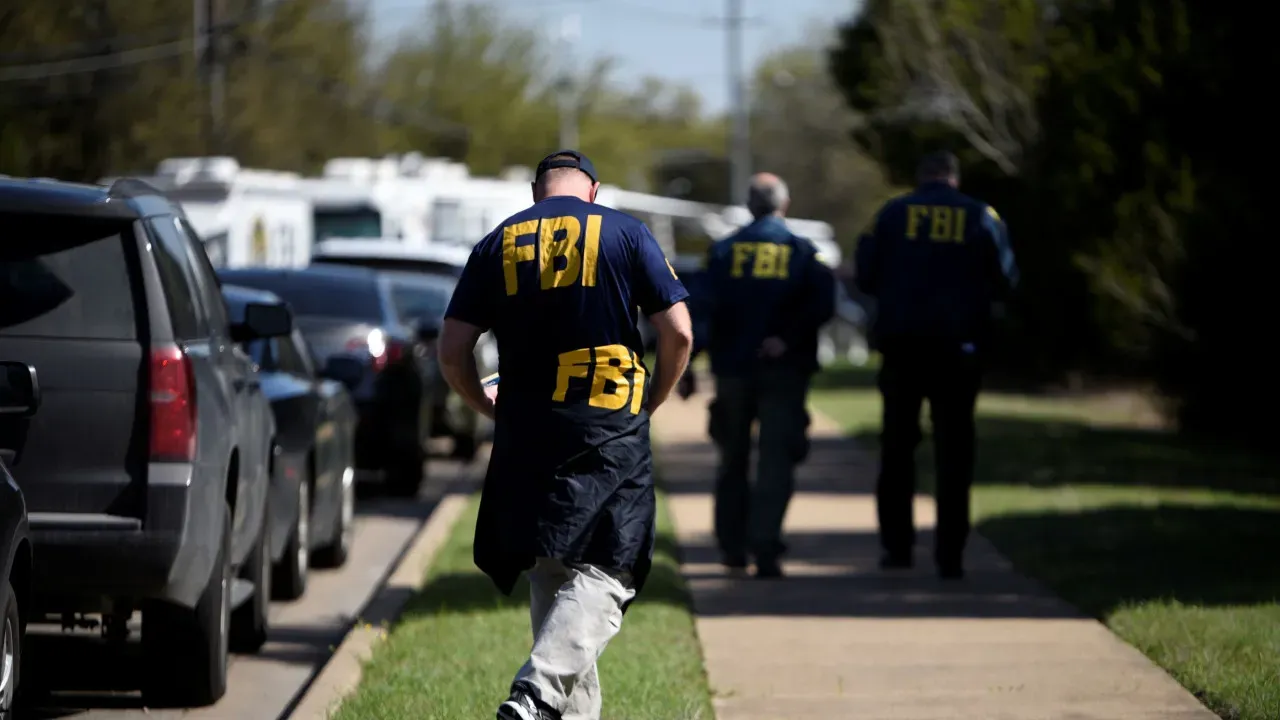 Trump planeja demitir agentes do FBI, diz imprensa